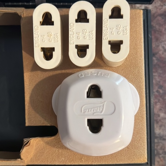 Vintage Foreign Travel Voltage Converter & Adapter Plug Set in hard case, works! - Picture 5 of 8